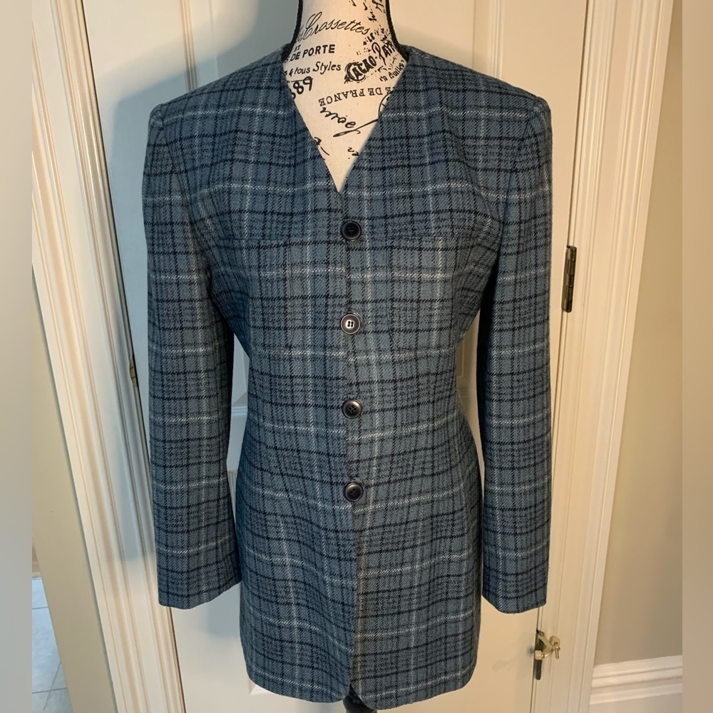 Women’s Vintage 90s wool plaid blazer. Size 8.